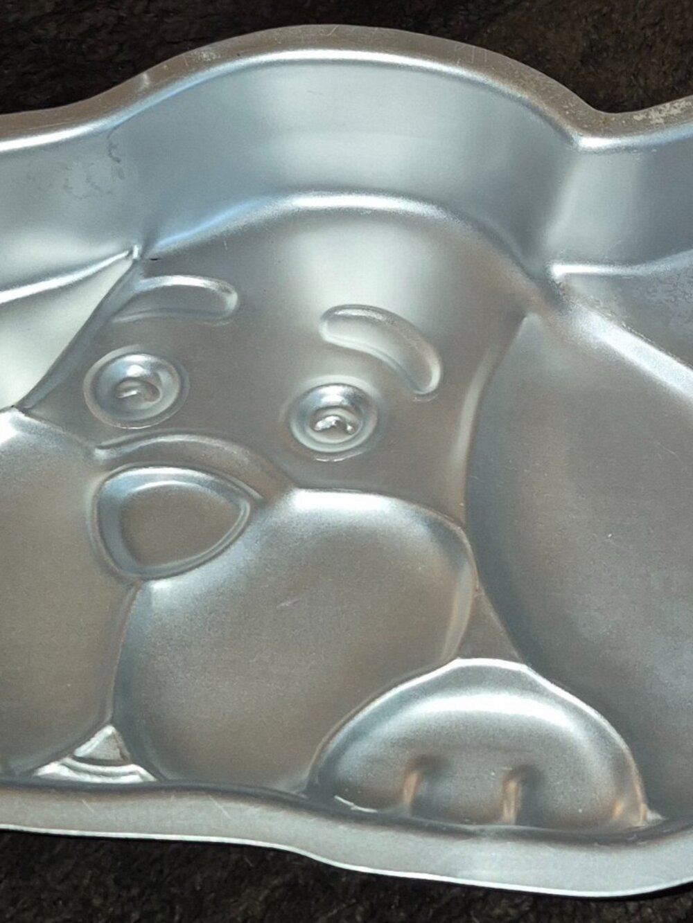 Vintage 1986 Wilton Resting Puppy Dog Aluminum Cake Pan #2105-2430 Party Fun GC